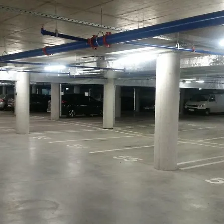 Spacious Close To The Old Town *