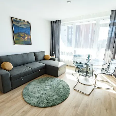 Apartment Spacious Close To The Old Town